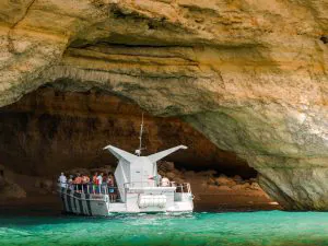 Paseo en barco con delfines - Cuevas - Delfines y cuevas de Benagil - Catamarán
