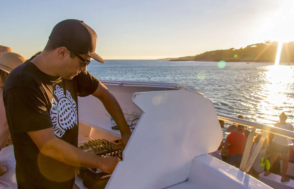 sunset belize boat party dj by algarexperience