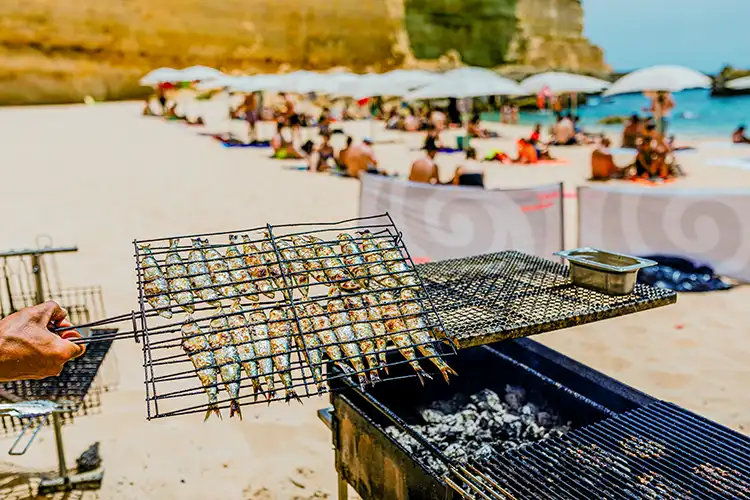 Barbecue lunch on the beach - where to eat in Albufeira
