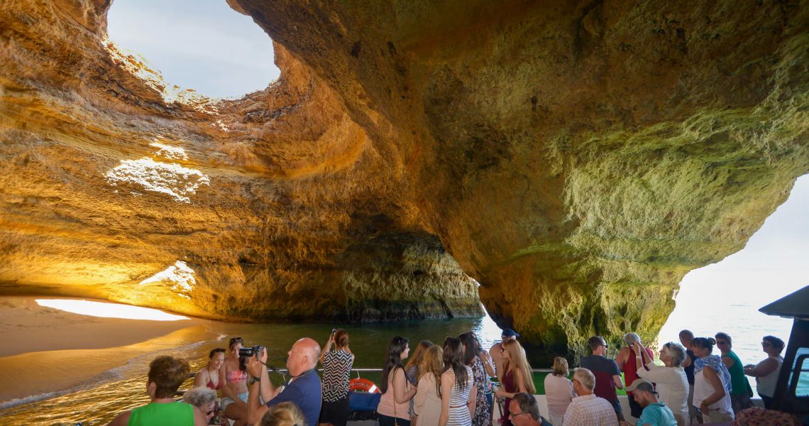 dentro da gruta de benagil - inside benagil cave algarexperience